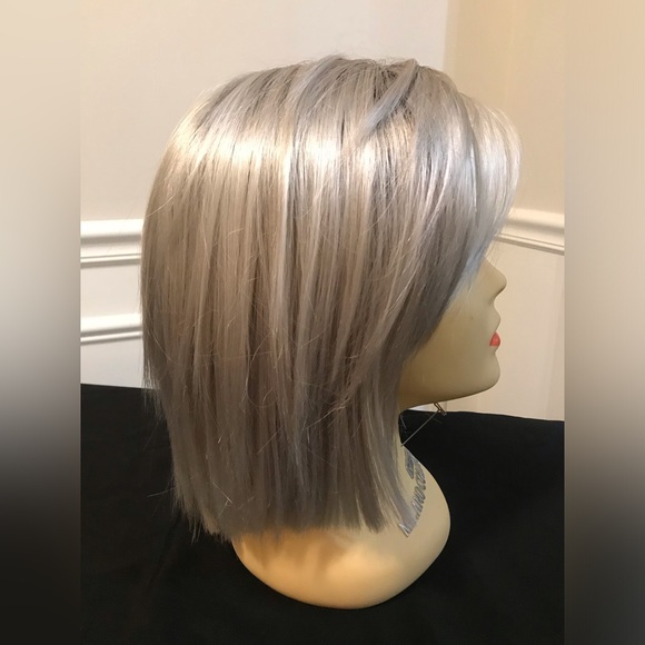 NWT Short Bob Wig - Picture 3 of 6